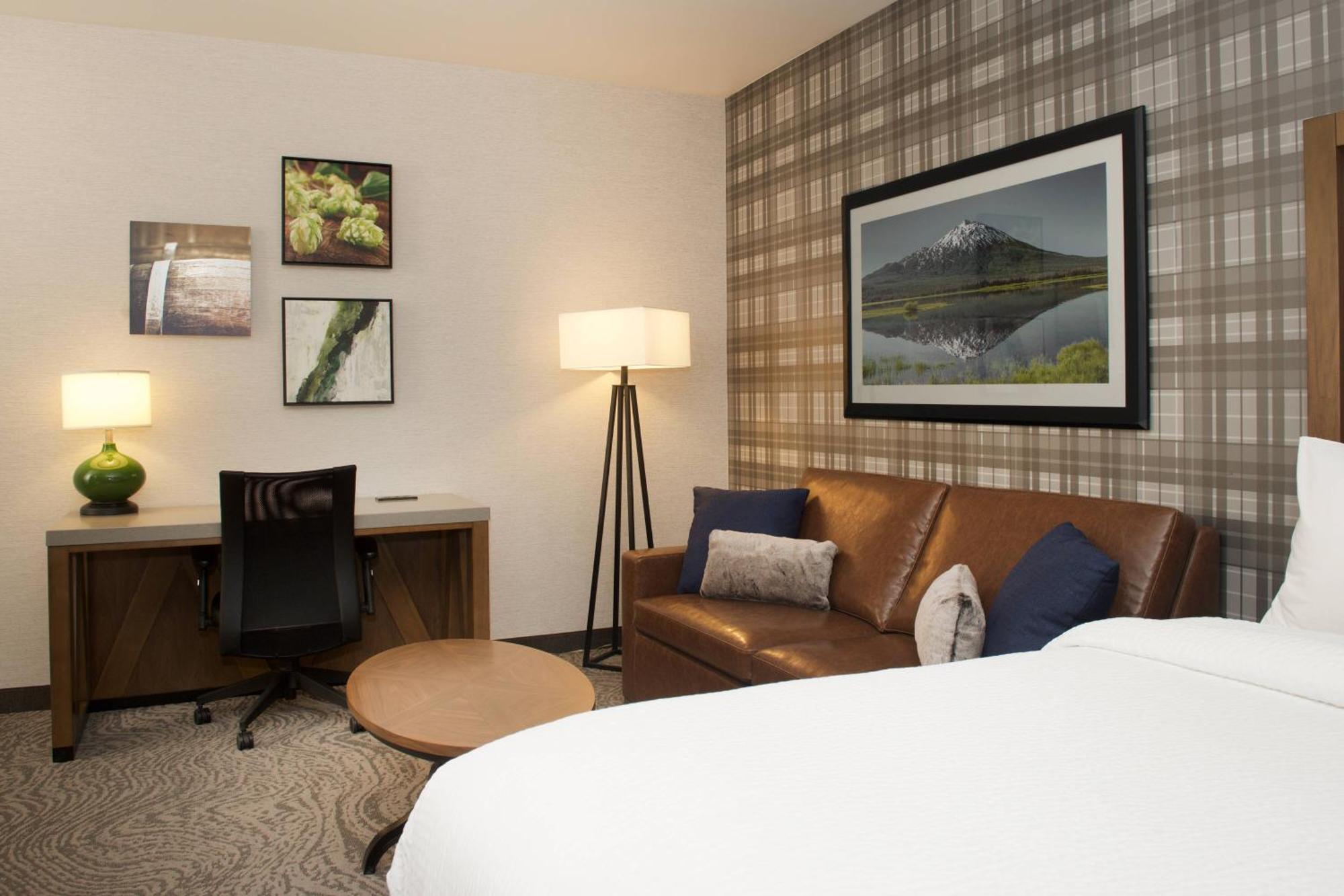 Springhill By Marriott 3*